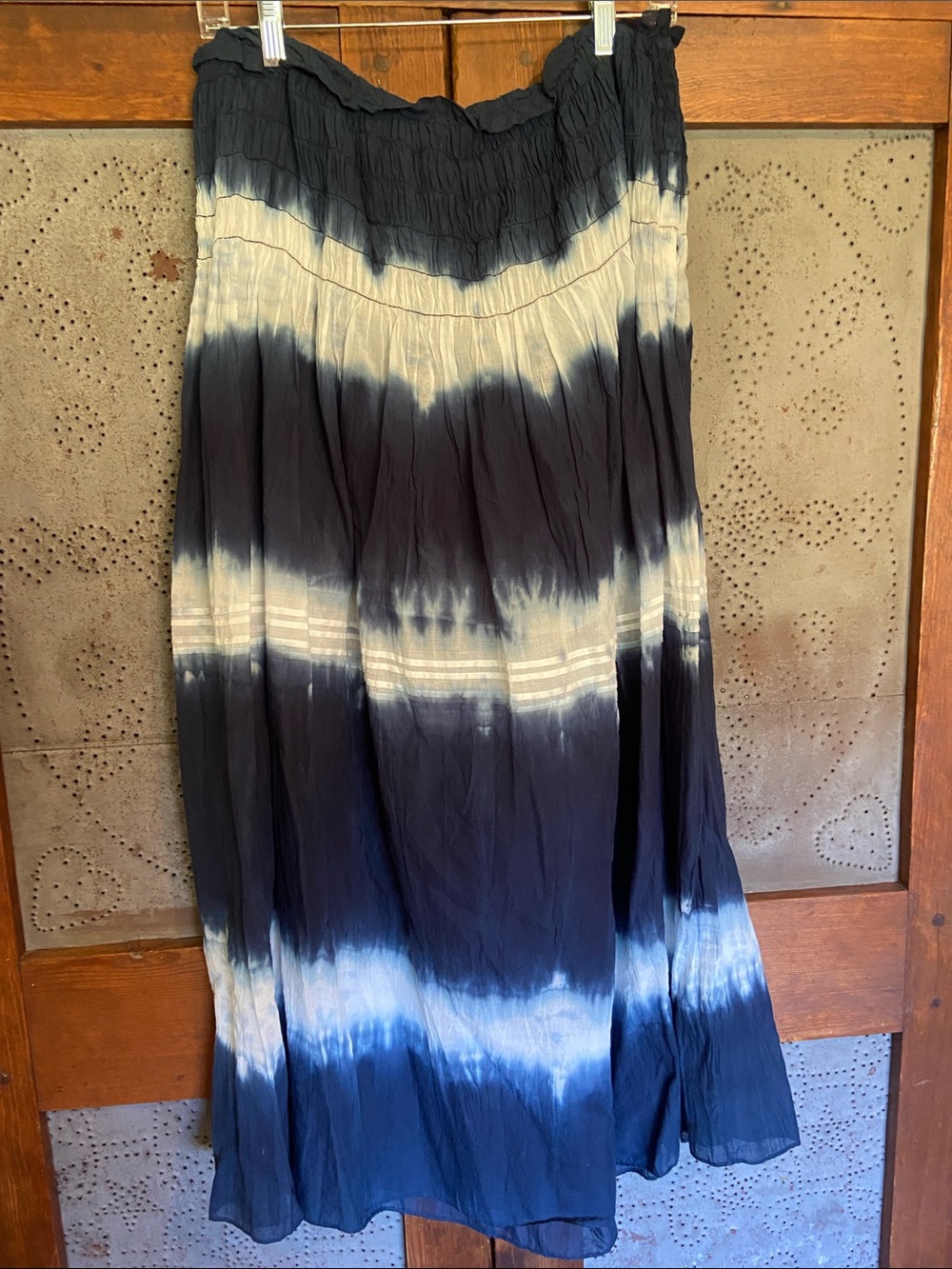 Johnny Was Amanda Bond
Charlotte Maxi Skirt Tie Dye Navy White $325 M